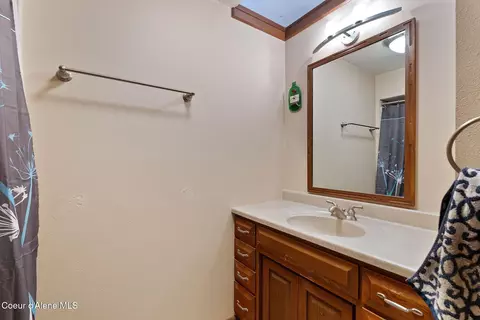 Bath - 272 Hidden Spring Rd, Sandpoint, ID 83864 photo 3 of 5