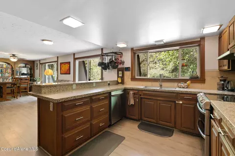 Kitchen - 272 Hidden Spring Rd, Sandpoint, ID 83864 photo 5 of 6