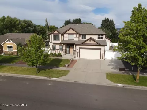 8683 N Salmonberry Loop, Hayden, ID 83835