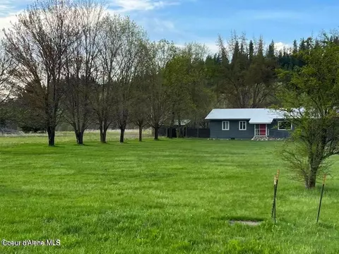 64 Retriever Ln, Oldtown, ID 83822