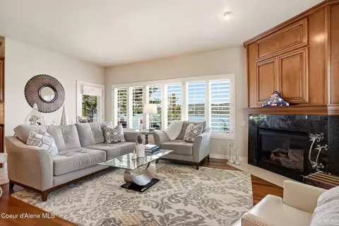 Living - 3839 E Bridgeview Dr, Harrison, ID 83833 photo 1 of 4