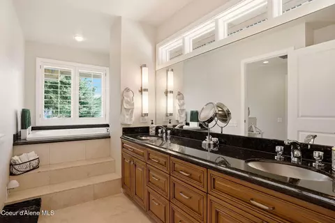 Bath - 3839 E Bridgeview Dr, Harrison, ID 83833 photo 3 of 6