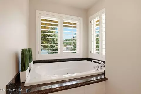 Bath - 3839 E Bridgeview Dr, Harrison, ID 83833 photo 4 of 6