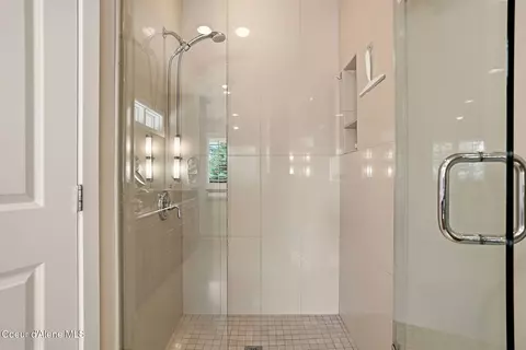 Bath - 3839 E Bridgeview Dr, Harrison, ID 83833 photo 5 of 6