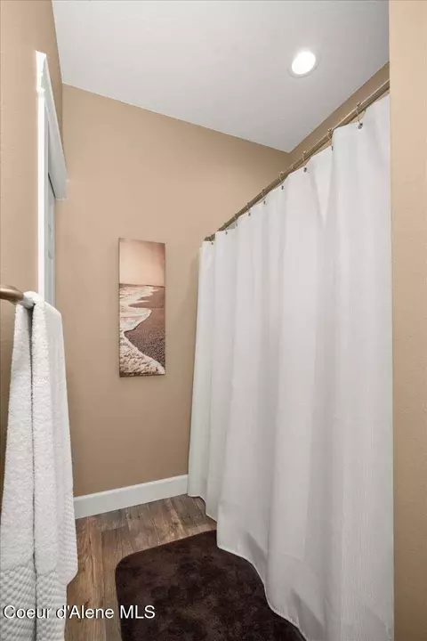 Bath - 2500 E Marnett Rd, Athol, ID 83801 photo 5 of 6