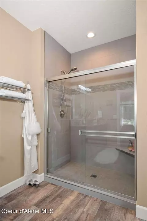 Bath - 2500 E Marnett Rd, Athol, ID 83801 photo 3 of 6