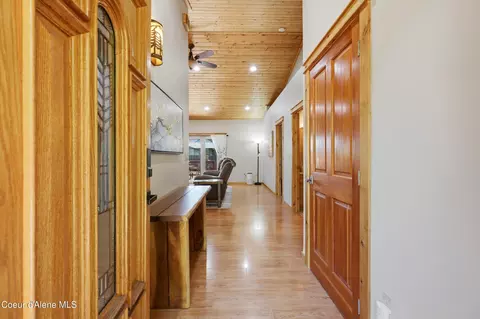Entry Way - 1625 Sequoia Ln, Sandpoint, ID 83864 photo 1 of 3