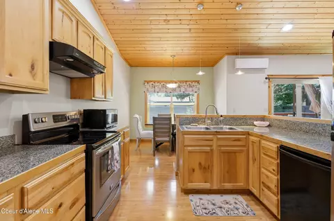 Kitchen - 1625 Sequoia Ln, Sandpoint, ID 83864 photo 1 of 2