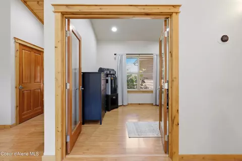 Entry Way - 1625 Sequoia Ln, Sandpoint, ID 83864 photo 3 of 3