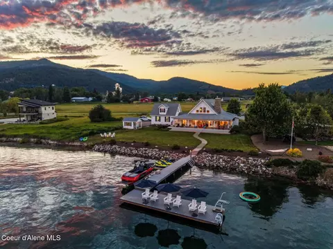 645 River Run Dr, Laclede, ID 83841