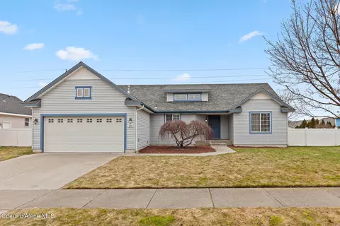 8188 N Ainsworth Dr, Hayden, ID 83835