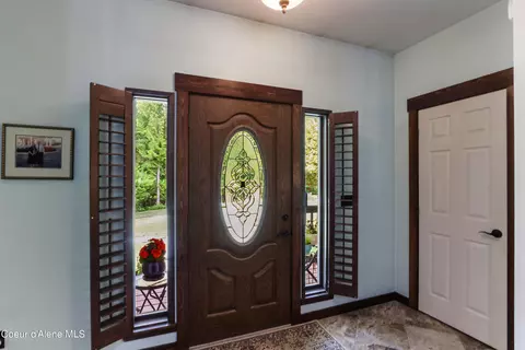 Entry Way - 518 High Rd, Sandpoint, ID 83864 photo 4 of 4