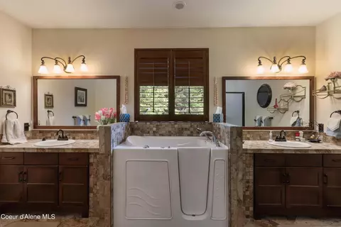 Bath - 518 High Rd, Sandpoint, ID 83864 photo 1 of 5