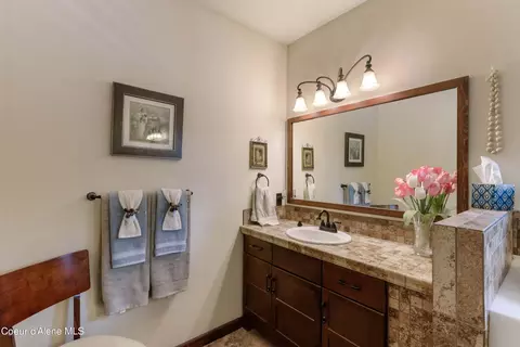 Bath - 518 High Rd, Sandpoint, ID 83864 photo 3 of 5