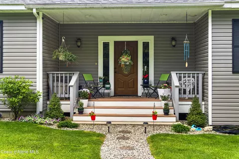 Exterior - 518 High Rd, Sandpoint, ID 83864 photo 2 of 17