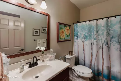 Bath - 518 High Rd, Sandpoint, ID 83864 photo 5 of 5