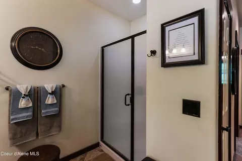 Bath - 518 High Rd, Sandpoint, ID 83864 photo 4 of 5