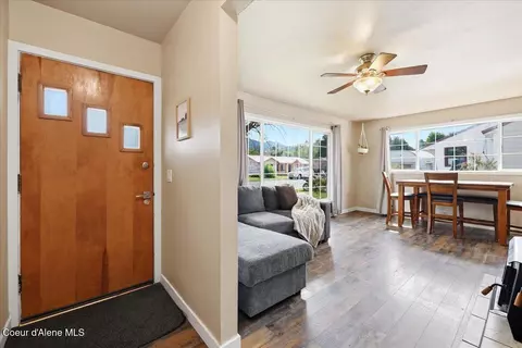 Entry Way - 1109 E Larch Ave, Osburn, ID 83849 photo 2 of 2