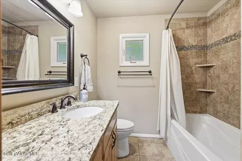 Bath - 1109 E Larch Ave, Osburn, ID 83849 photo 1 of 1