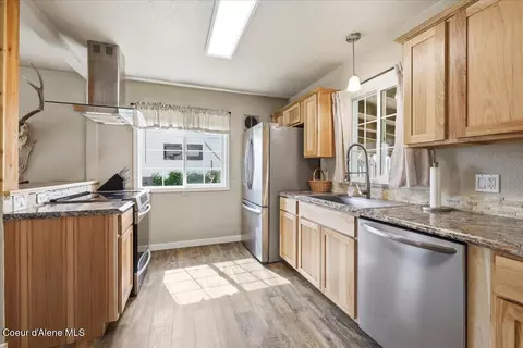 Kitchen - 1109 E Larch Ave, Osburn, ID 83849 photo 2 of 2