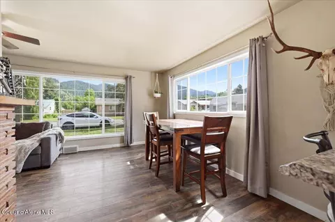 Dining - 1109 E Larch Ave, Osburn, ID 83849 photo 1 of 2