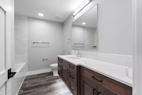 Bath - 802 Sandpoint Ave # 8202 & 8201, Sandpoint, ID 83864 photo 4 of 5