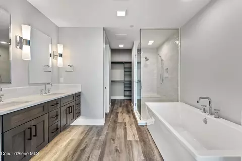 Bath - 802 Sandpoint Ave # 8202 & 8201, Sandpoint, ID 83864 photo 2 of 5