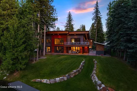 37 Birch Haven Dr, Sagle, ID 83860
