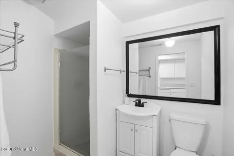 Bath - 12331 N Avondale Loop, Hayden, ID 83835 photo 3 of 3