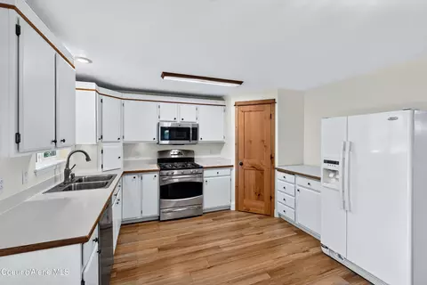 Kitchen - 3423 E 1st Ave, Post Falls, ID 83854 photo 3 of 6