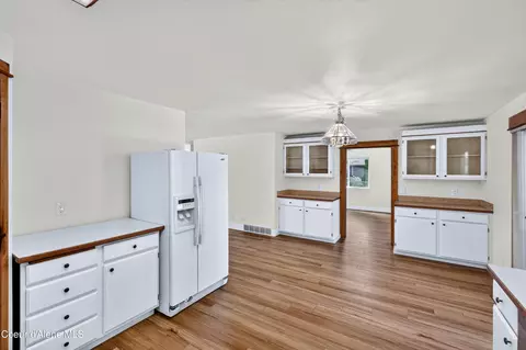 Kitchen - 3423 E 1st Ave, Post Falls, ID 83854 photo 5 of 6