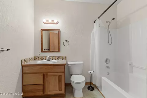 Bath - 1741 E Diagonal Rd, Rathdrum, ID 83858 photo 6 of 6