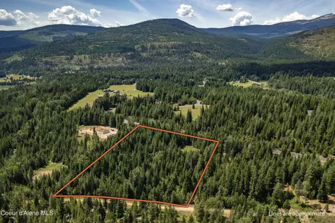 1046 Saddleback Dr, Naples, ID 83847 photo 3