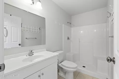 Bath - 13779 S Timber Ln, Harrison, ID 83833 photo 5 of 5