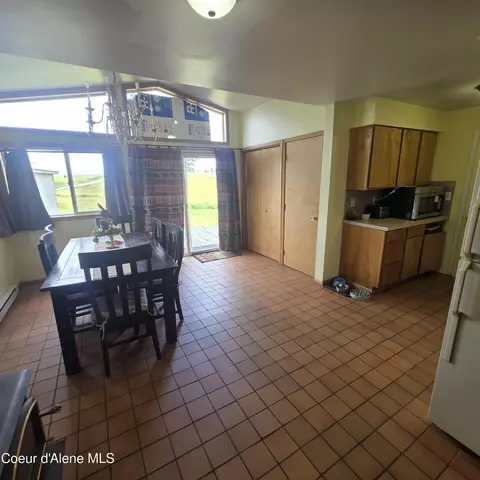 Dining - 7375 E Sunrise Dr, Harrison, ID 83833 photo 1 of 2