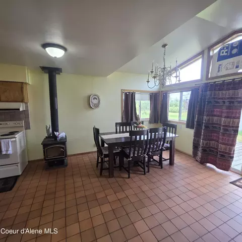 Dining - 7375 E Sunrise Dr, Harrison, ID 83833 photo 2 of 2