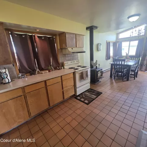 Kitchen - 7375 E Sunrise Dr, Harrison, ID 83833 photo 1 of 3