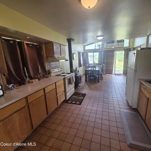 Kitchen - 7375 E Sunrise Dr, Harrison, ID 83833 photo 3 of 3