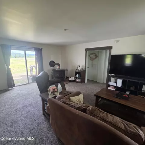Living - 7375 E Sunrise Dr, Harrison, ID 83833 photo 2 of 3