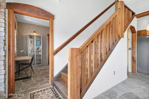 Entry Way - 76 Caseys Ln, Sandpoint, ID 83864 photo 3 of 6