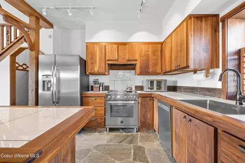 Kitchen - 76 Caseys Ln, Sandpoint, ID 83864 photo 2 of 7