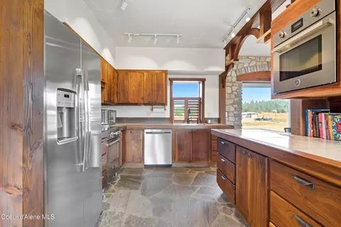 Kitchen - 76 Caseys Ln, Sandpoint, ID 83864 photo 4 of 7