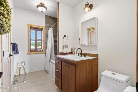 Bath - 76 Caseys Ln, Sandpoint, ID 83864 photo 1 of 5
