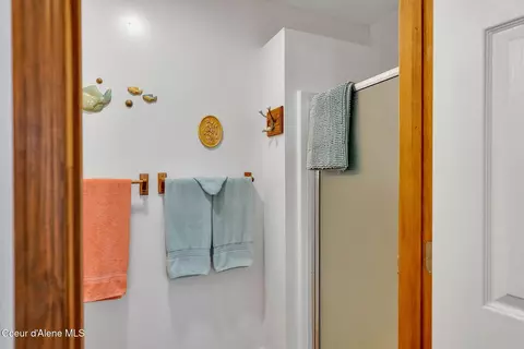 Bath - 134 N Frederick Ave, Harrison, ID 83833 photo 4 of 12