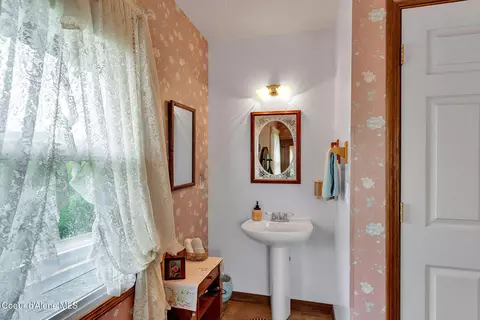 Bath - 134 N Frederick Ave, Harrison, ID 83833 photo 11 of 12