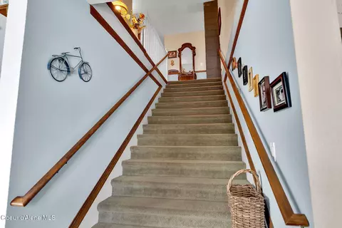 Entry Way - 134 N Frederick Ave, Harrison, ID 83833 photo 5 of 14