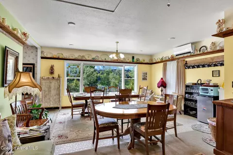 Dining - 134 N Frederick Ave, Harrison, ID 83833 photo 4 of 5