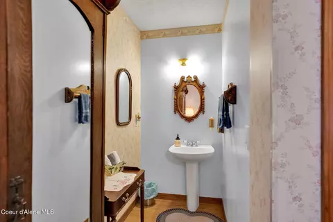 Bath - 134 N Frederick Ave, Harrison, ID 83833 photo 7 of 12