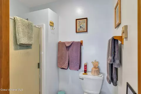 Bath - 134 N Frederick Ave, Harrison, ID 83833 photo 10 of 12