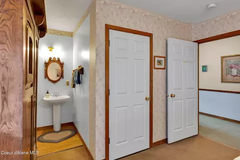 Entry Way - 134 N Frederick Ave, Harrison, ID 83833 photo 10 of 14